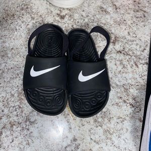 Toddler Nike slides size 9c